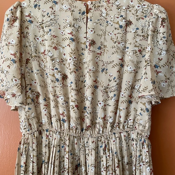 NWT Floral Pleated Skirt Short Sleeve Dress - Picture 6 of 7